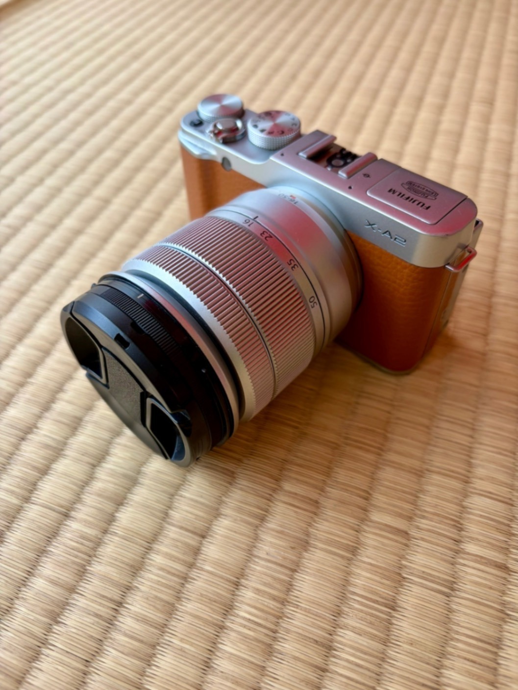 富士フイルム ミラーレス一眼カメラ X-A2 デジタルカメラ シルバー