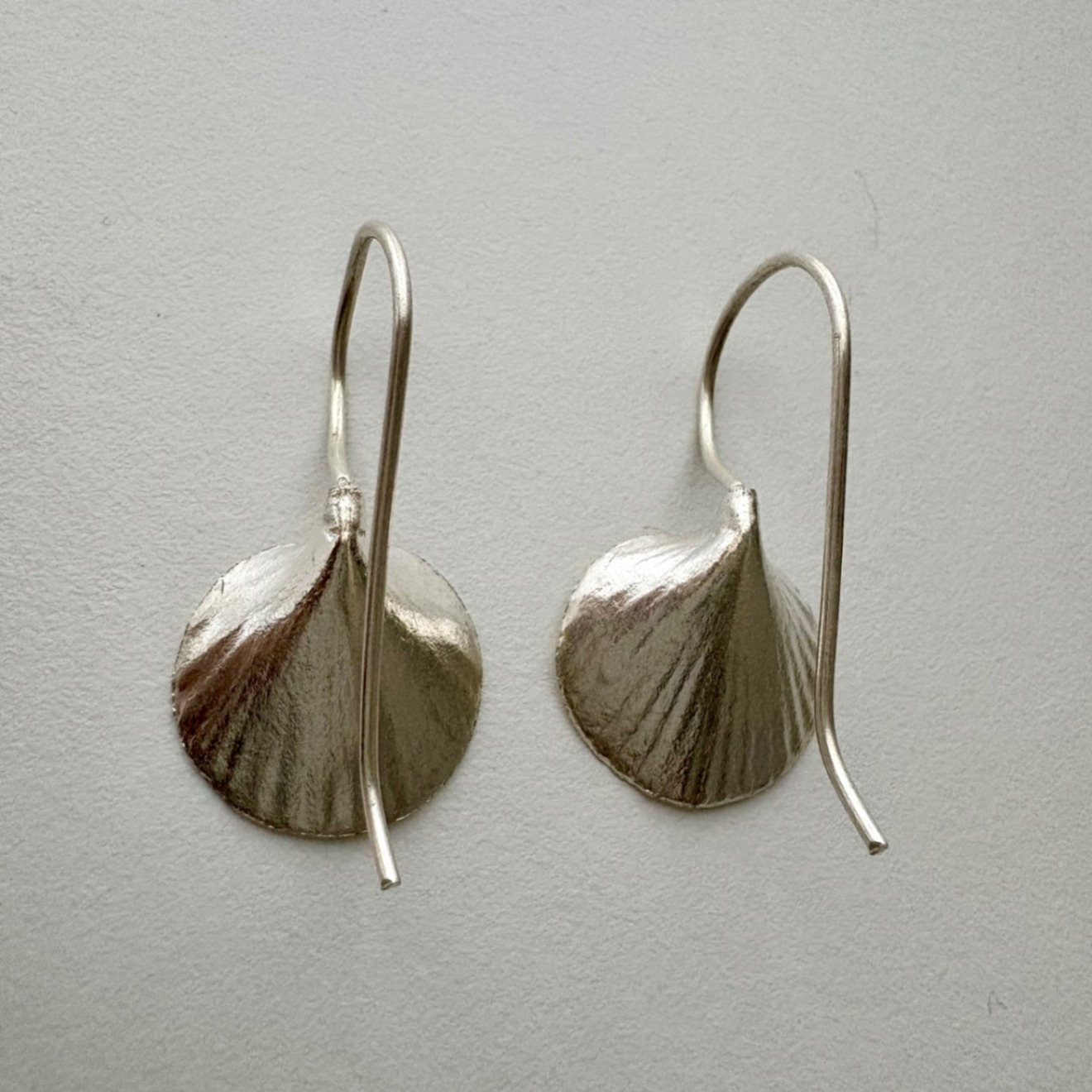カレンシルバー ピアス 【タイ製】ハンドメイド 葉っぱモチーフ P0030
