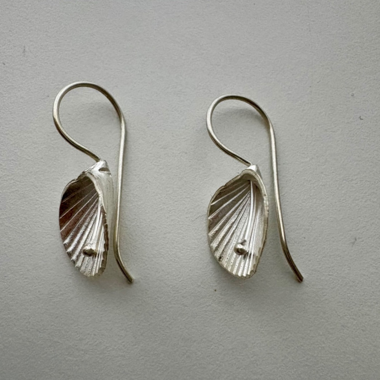 カレンシルバー ピアス 【タイ製】ハンドメイド 葉っぱモチーフ P0030