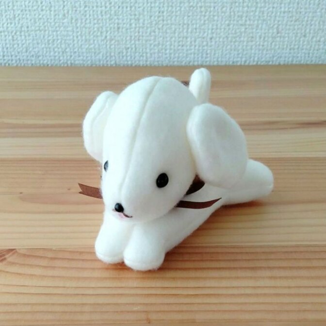 【One♪ 1匹販売】おててで挟めるワンちゃんクリップ：オフホワイト　洗濯バサミ入り