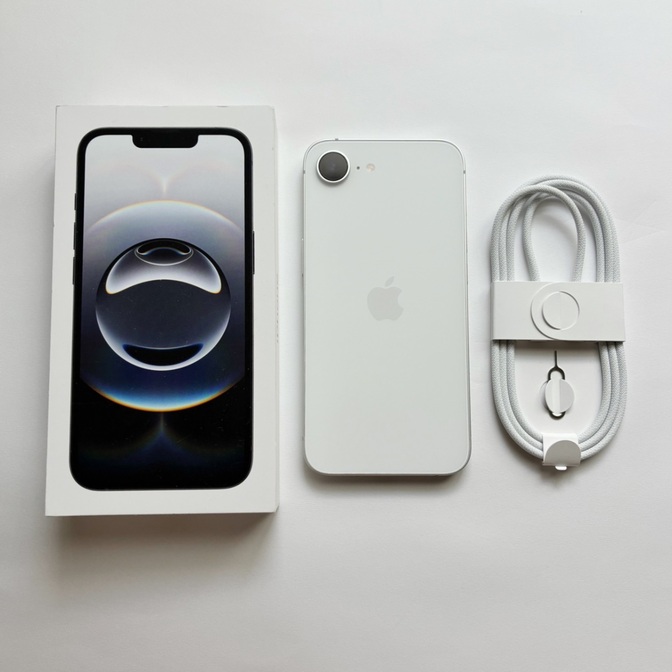 美品 iPhone 16e 128GB  ホワイト　国内版　SIMフリー