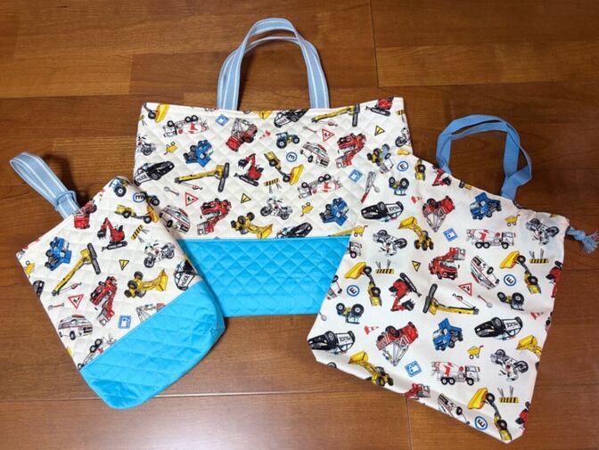 【ハンドメイド】入園入学3点セット 乗り物・はたらく車柄×水色 レッスンバッグ・上履き入れ・体操服袋