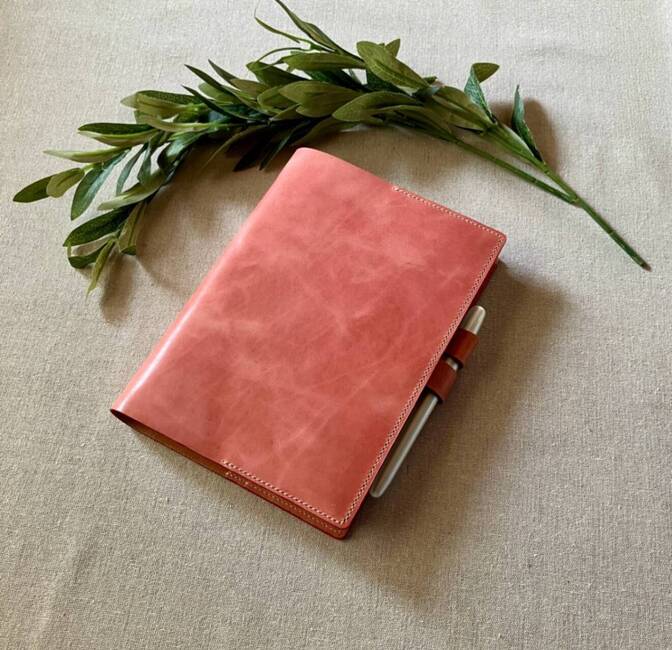 本革・手縫いの手帳カバー（A5サイズ・ほぼ日カズンサイズ） 【さくら】