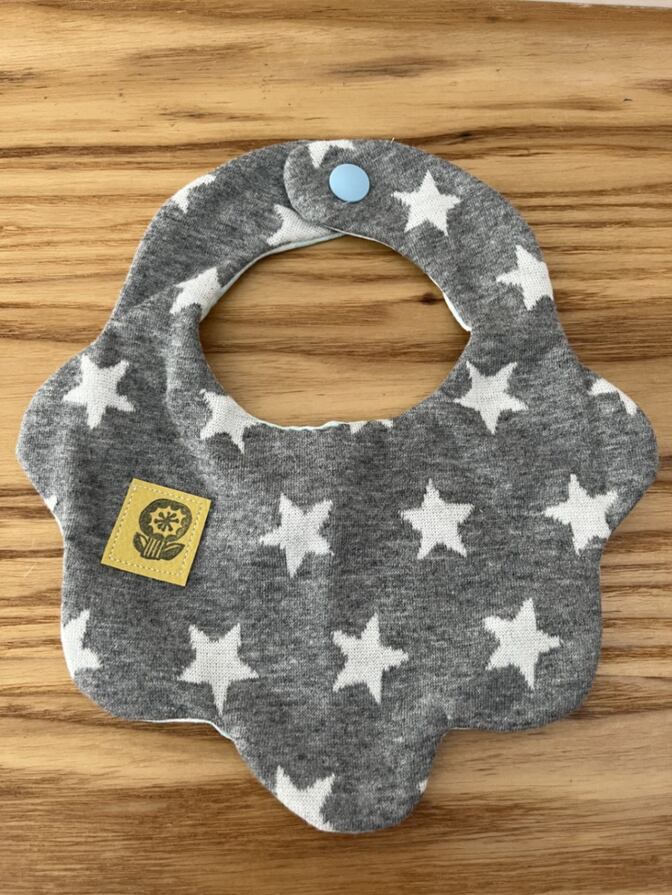 【ハンドメイド】⑥ スタイ よだれかけ もくもく型 水色リボン柄