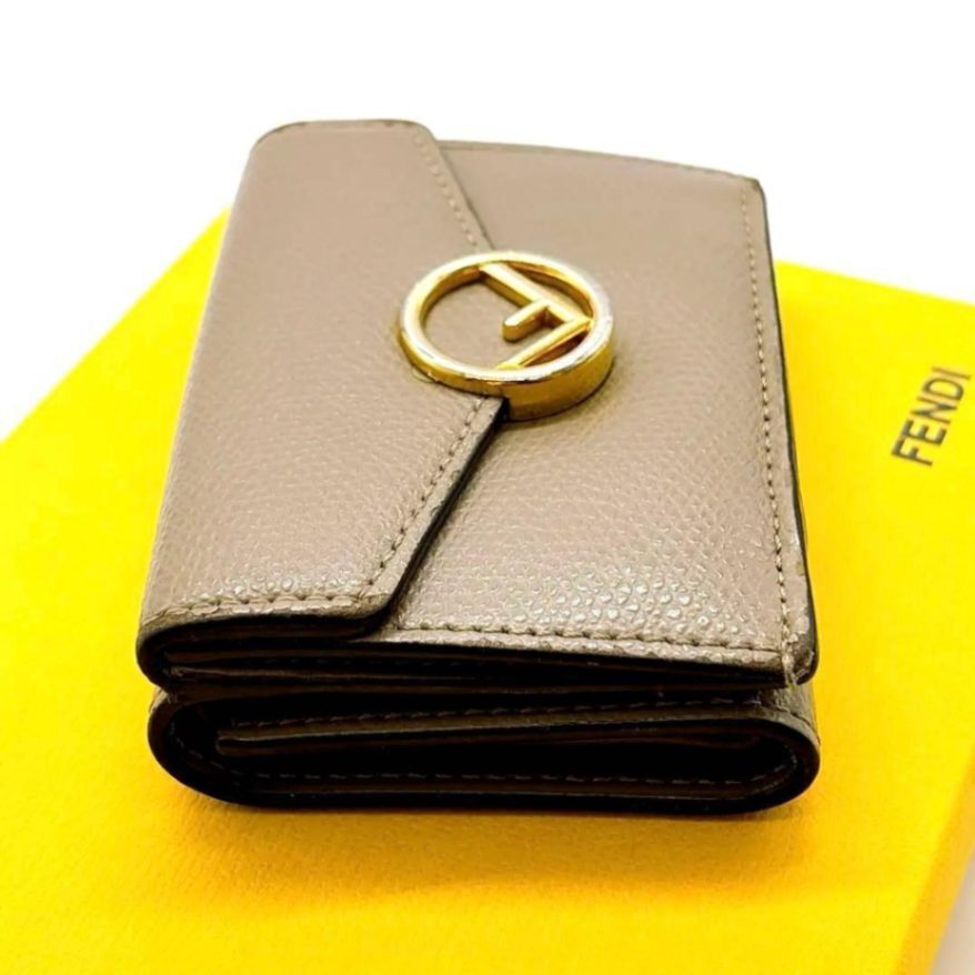 リベ限定価格FENDI フェンディ エフイズ Fロゴ 三つ折り財布
