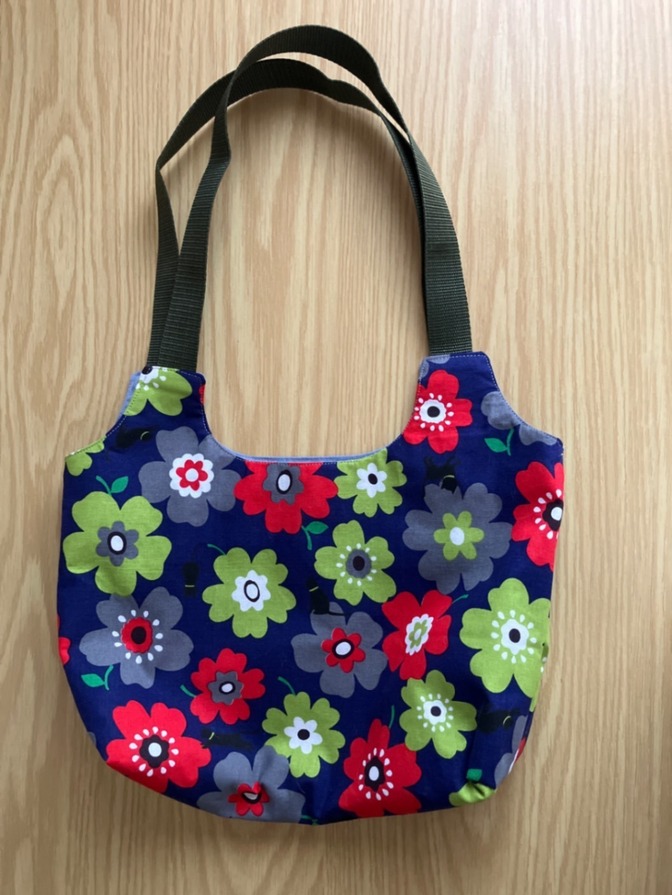 【ハンドメイド】花柄のシンプルなバッグ💙持ち手は長めでショルダー可🆗
