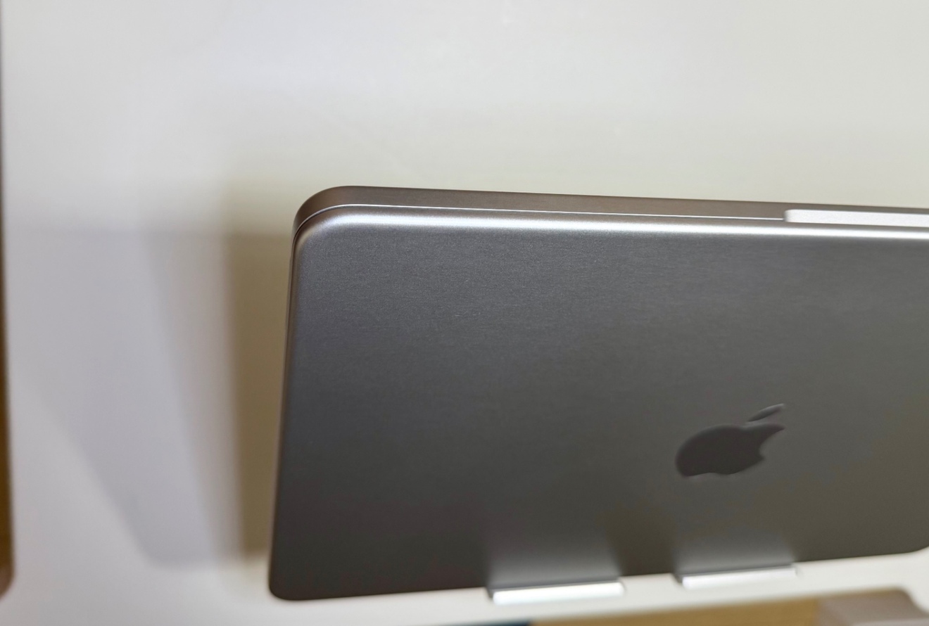 MacBook Neo 8GB/512GB 13インチ シルバー BT最大容量100％｜リベ