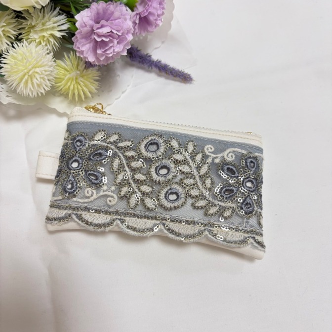 【インド刺繍リボン使用】合皮×刺繍の上品ミニポーチ（カラビナ付き）