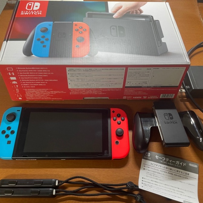 ニンテンドースイッチ　Switch　本体　箱付き　画面保護シール貼ってます。