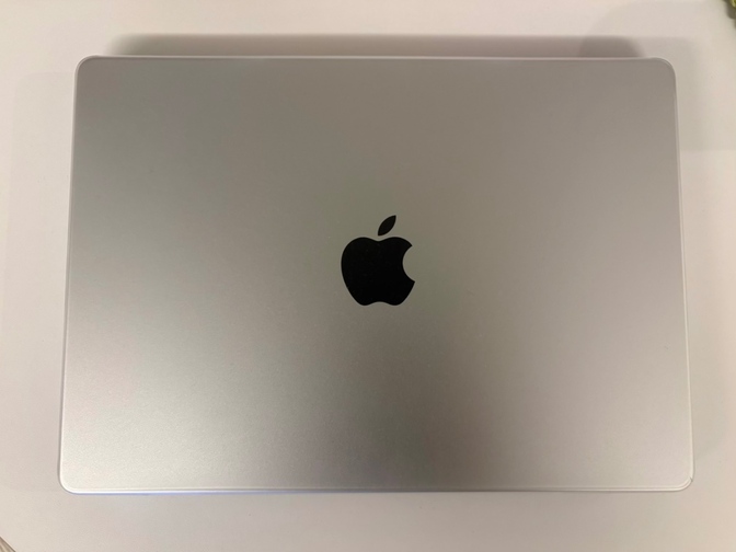 【美品】MacBook Pro 14インチ M5 24GB/1TB シルバー 元箱付