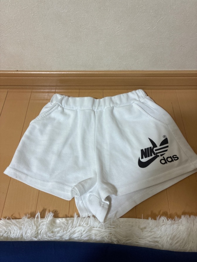 ショートパンツ ホワイト パロディロゴ

