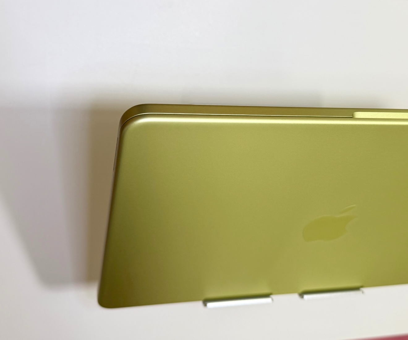 MacBook Neo 8GB/256GB 13インチ シトラス BT最大容量100％｜リベ