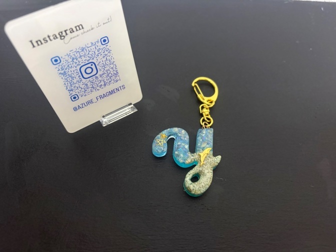 《ハンドメイド》イニシャルキーホルダー　R