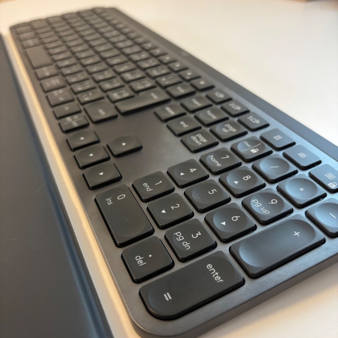 【作業効率化におすすめ！】Logicool MX KEYS KX800 パームレスト付き