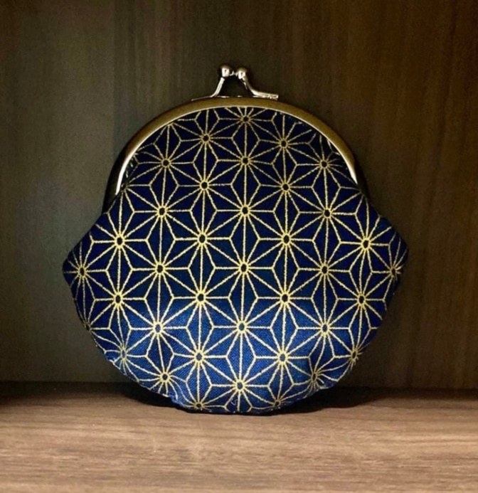 紺色と金色の幾何学模様
がま口財布👛