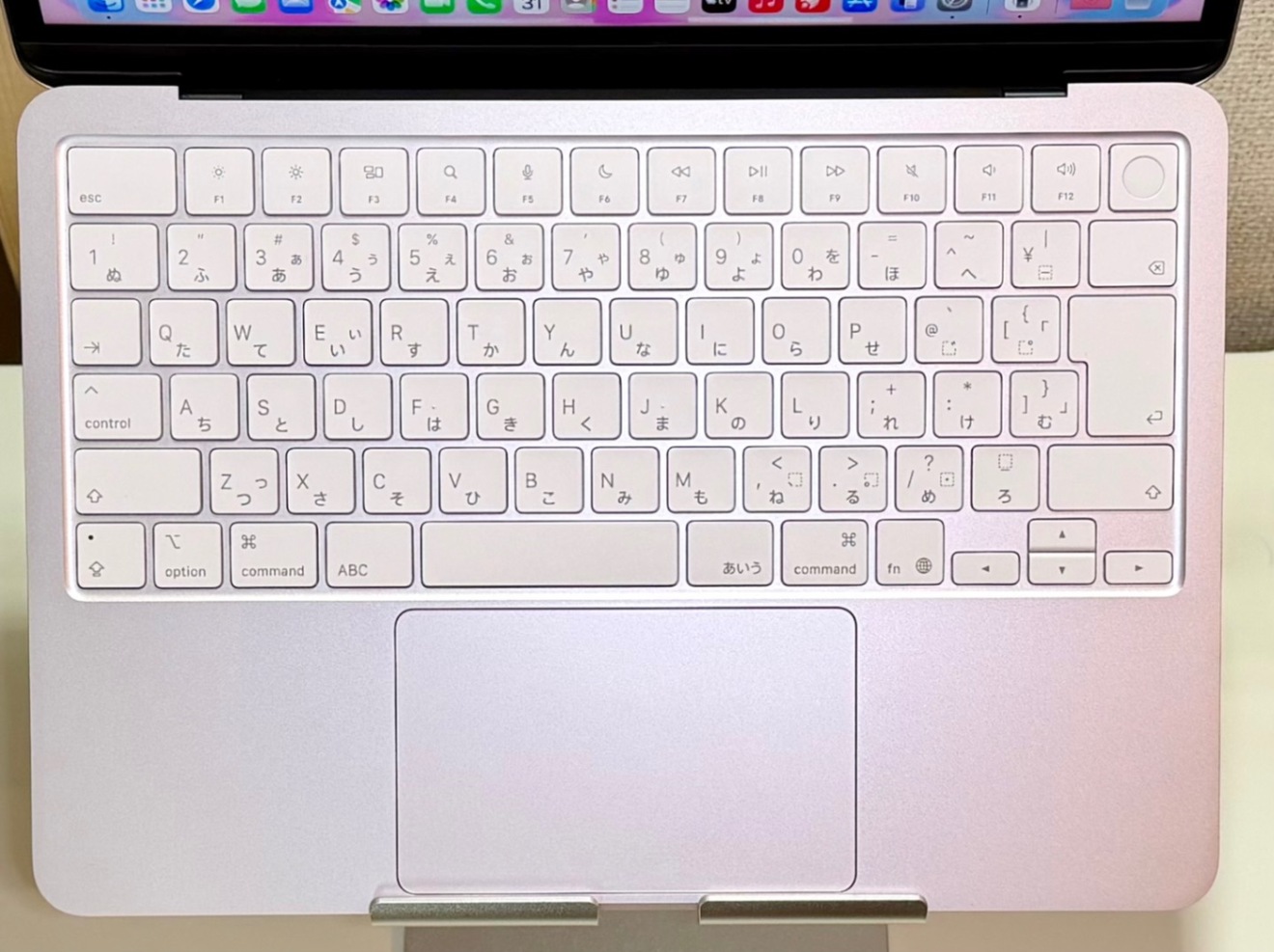 MacBook Neo 8GB/512GB 13インチ ブラッシュ BT最大容量100％｜リベ