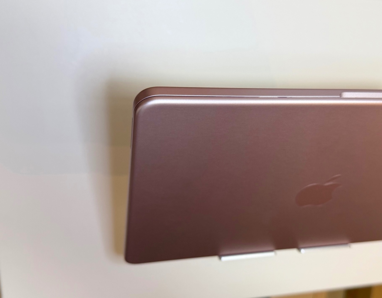 MacBook Neo 8GB/512GB 13インチ ブラッシュ BT最大容量100％｜リベ