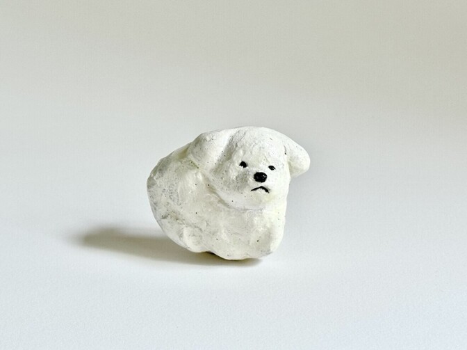 ビションフリーゼのブローチ ふわふわ｜ハンドメイド陶土アクセサリー