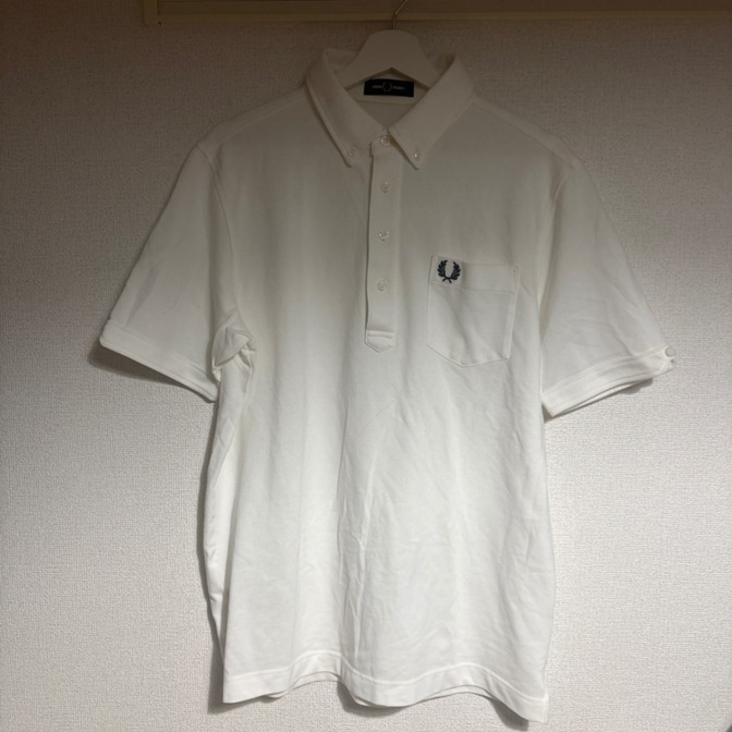 FRED PERRY 【Lサイズ】
ホワイトカラーの半袖ポロシャツ