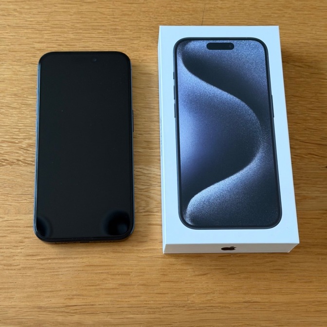 iPhone 15 Pro 256GB SIMフリー ブルーチタニウム　中古　美品　バッテリー87%