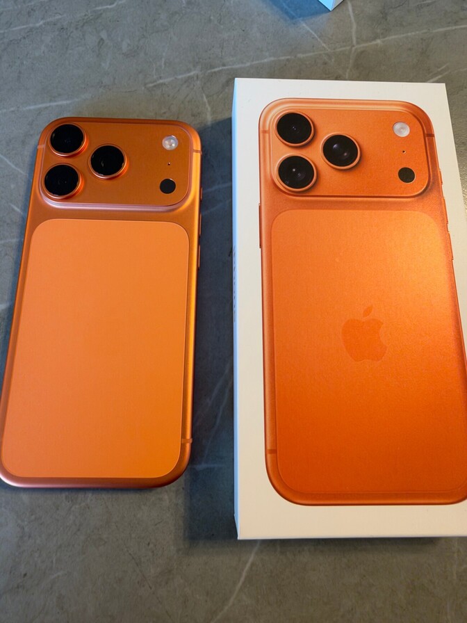 【美品】iPhone17Pro 256GB SIMフリー コズミックオレンジ