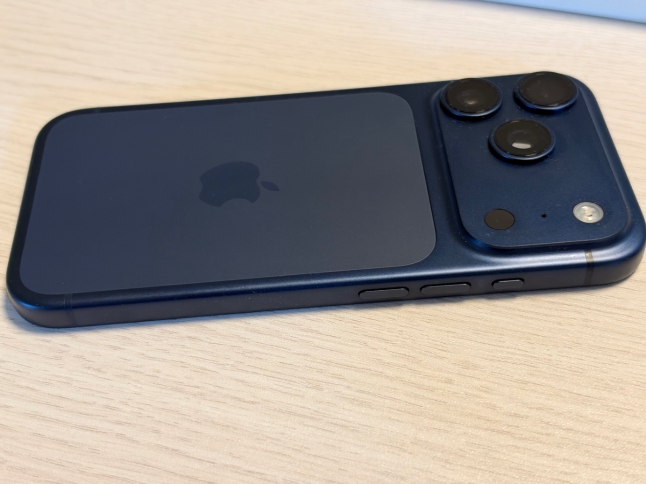 iPhone 17 Pro 256GB ディープブルー バッテリー最大容量98%｜リベ