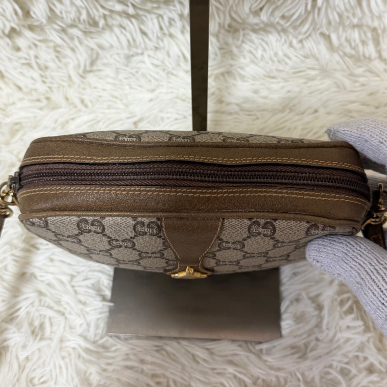 希少 レア グッチプラス GG 総柄 ロゴ レザー ショルダーバッグ 金具