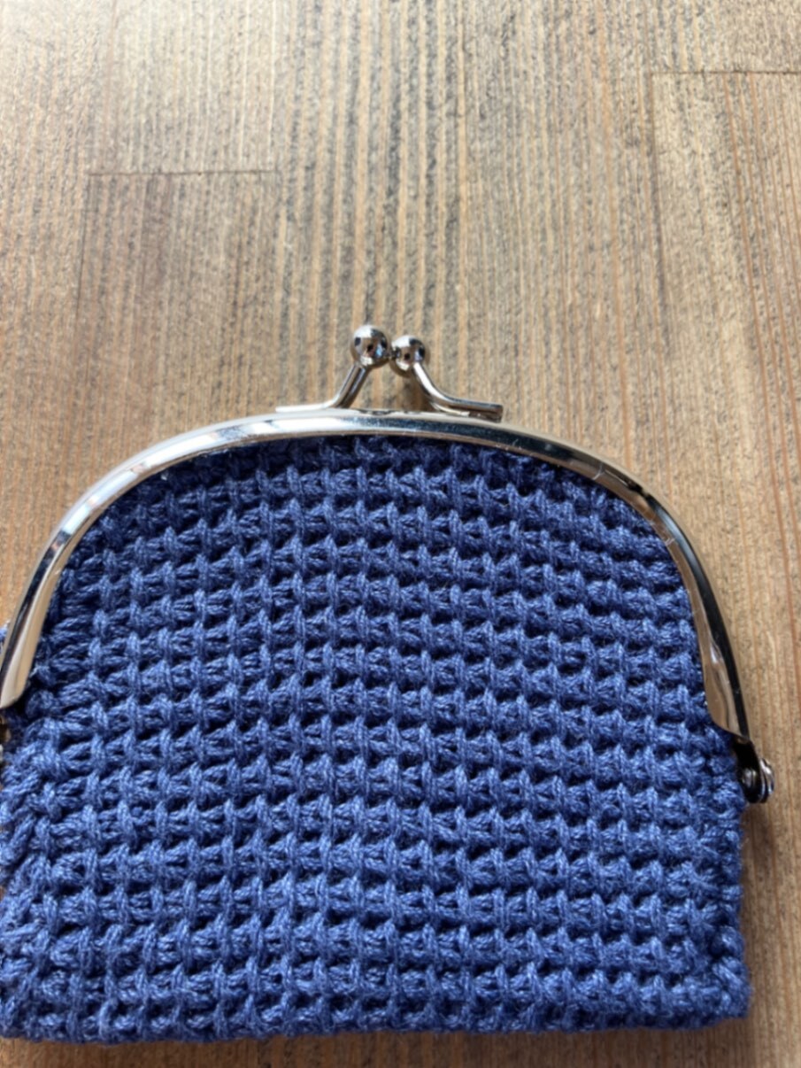 ハンドメイド】花チャーム付きがま口ポーチ ネイビー｜リベシティ