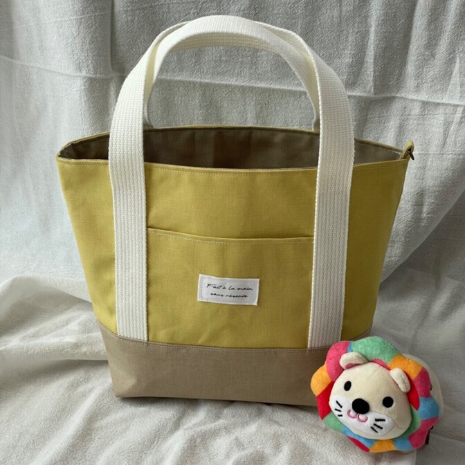 【ハンドメイド】おさんぽトートバッグ イエロー×ベージュ ポケット付き