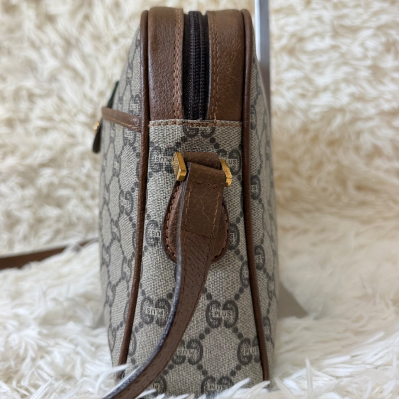 美品 チャーム 付き グッチプラス GG 総柄 ロゴ レザー ショルダー