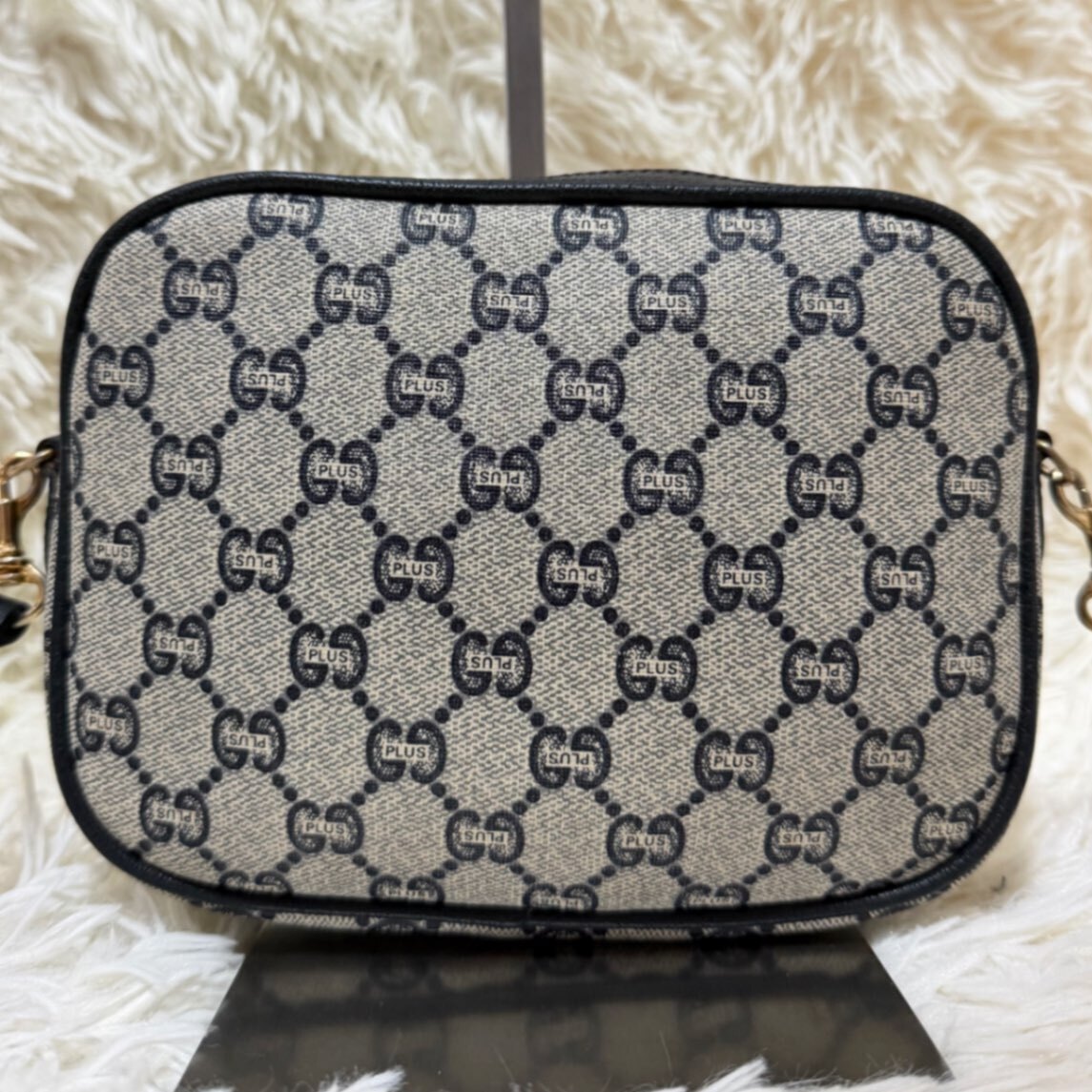 希少 レア グッチプラス GG 総柄 ロゴ レザー ショルダーバッグ 金具