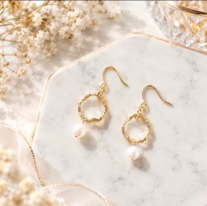 【ピアス】揺れる一粒パールのゴールドフープピアス｜大人上品・華奢・軽い｜普段使い・オフィス・お呼ばれ
