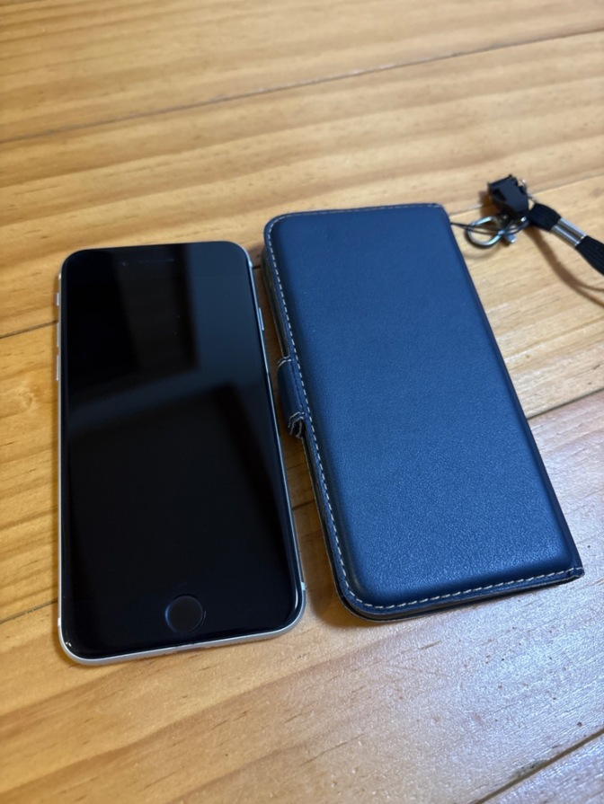 Apple iPhone SE 第二世代　64G ホワイト　SIMフリー　第2 美品　おまけ付き