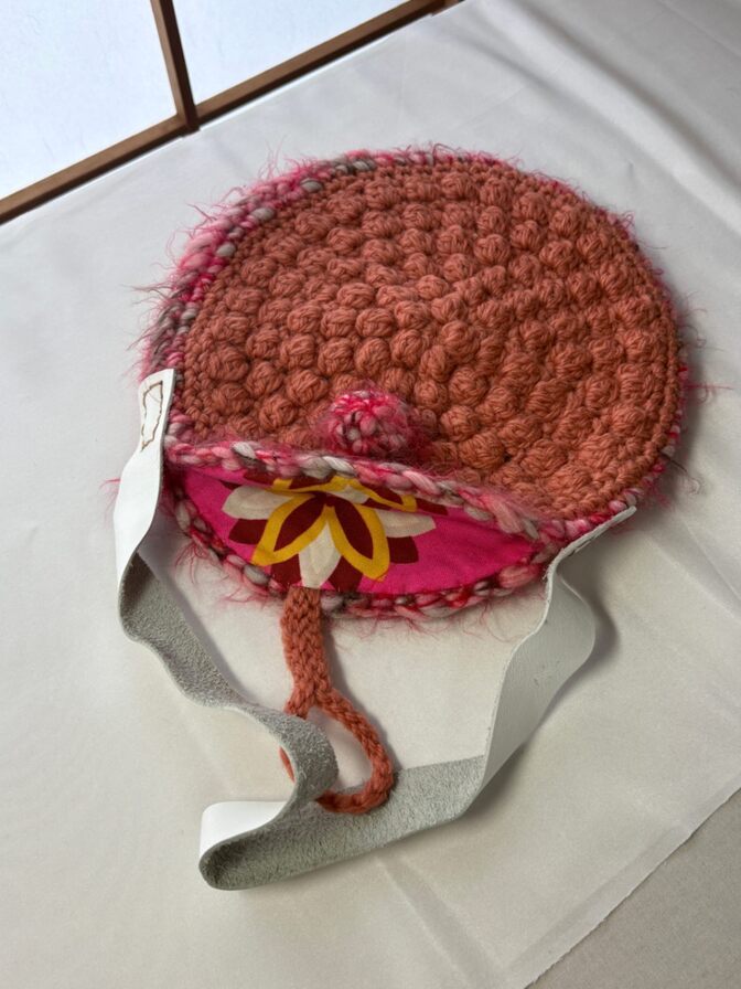 【ハンドメイド】円形ニットバッグ｜本革持ち手×花柄裏地（コーラルピンク）