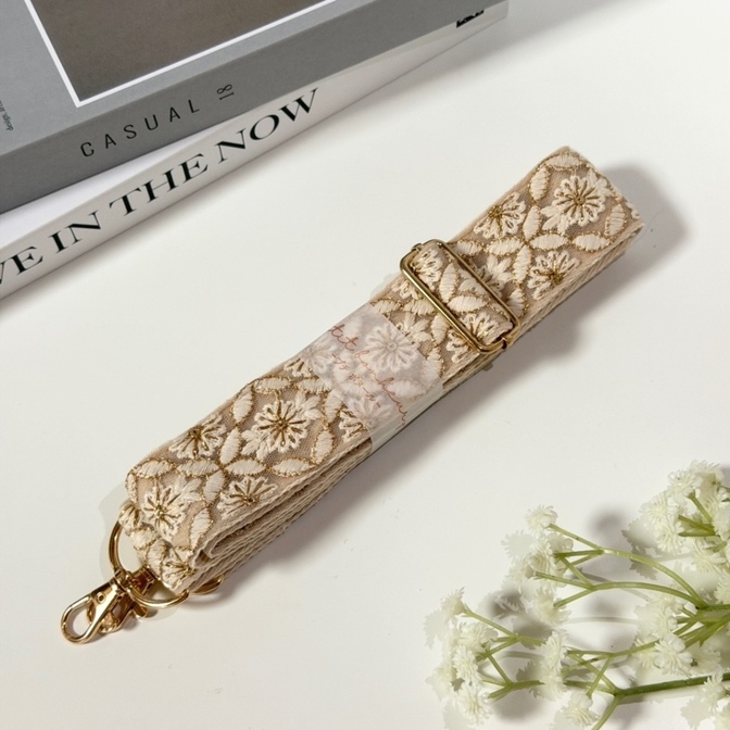 インド刺繍リボン🎀
スマホショルダーストラップ