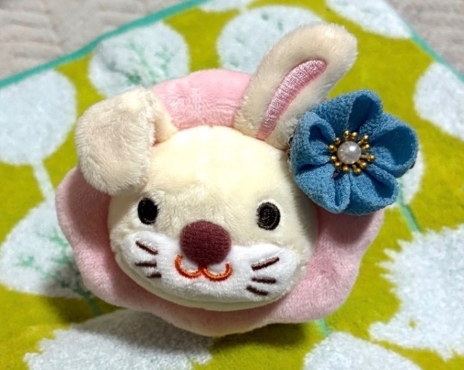 学長の髪飾り　水色
つまみ細工で作る花飾り【一点物】
