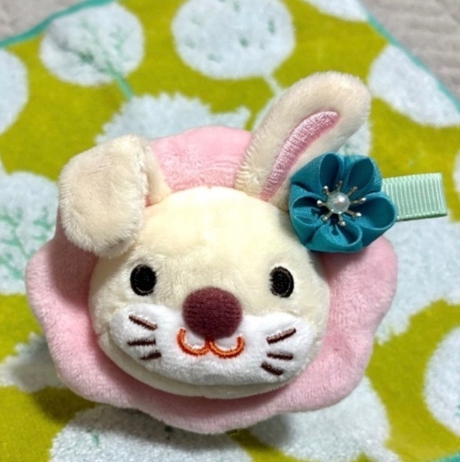 学長の髪飾り　ミント
つまみ細工で作る花飾り【一点物】
