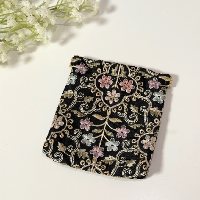 インド刺繍リボン🎀マチ付きバネロポーチ