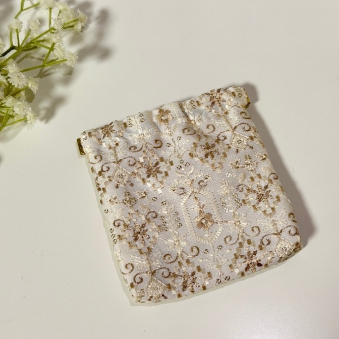 インド刺繍リボン🎀マチ付きバネロポーチ