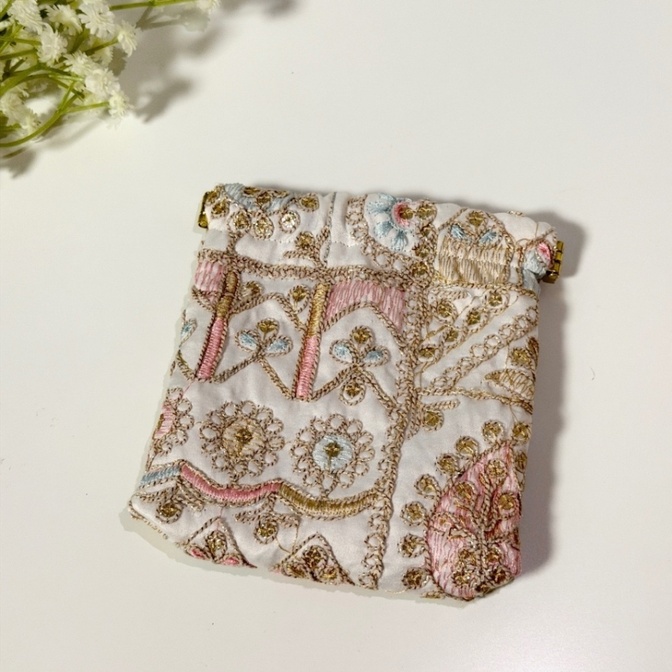 インド刺繍リボン🎀マチ付きバネロポーチ