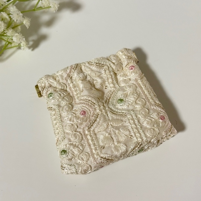 インド刺繍リボン🎀マチ付きバネロポーチ