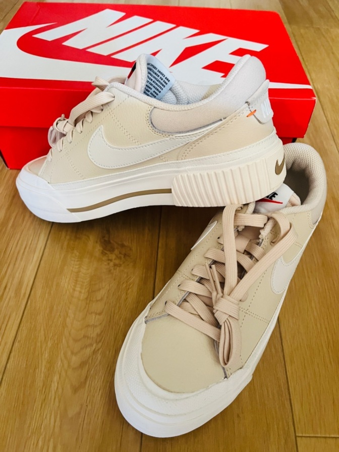 ◆新品未使用Nike Court Legacy Lift ベージュ 24.5cm