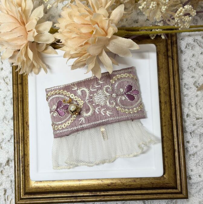 インド刺繍ポニーフック｜ピンク×パープル 白チュールフリル パール付き