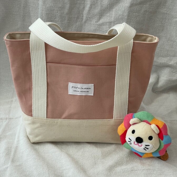 【ハンドメイド】おさんぽトートバッグ くすみピンク×アイボリーキャンバス ポケット付き
