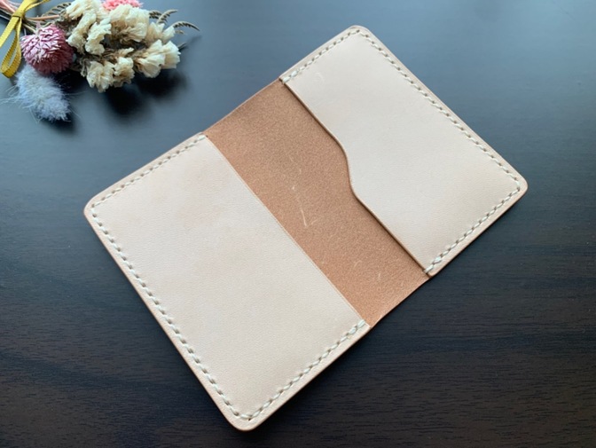 【ハンドメイド】ヌメ革のシンプルな手縫いカードケース｜2ポケット｜薄型