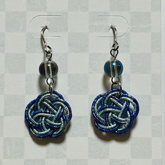 結びのアクセサリー｜水引ピアス 青系×ブルービーズ