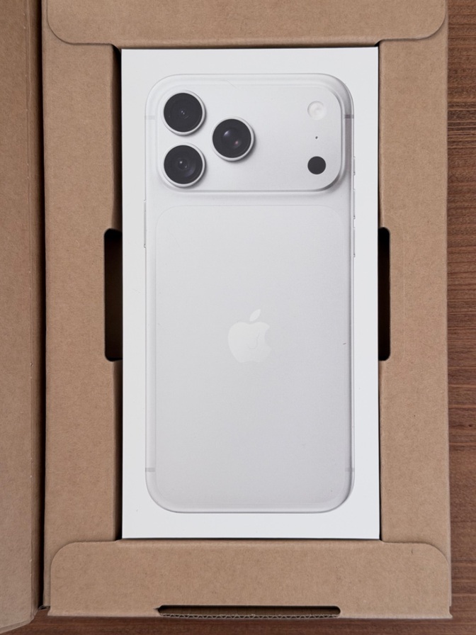 【新品未開封、定価以下】iPhone 18 Pro Max 256GB シルバー