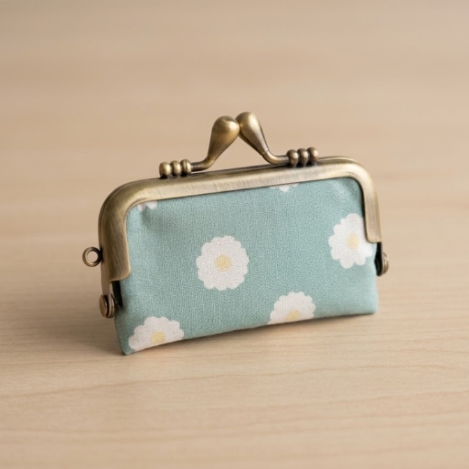【ハンドメイド】がま口印鑑ケース 白いお花柄 ミントグリーン