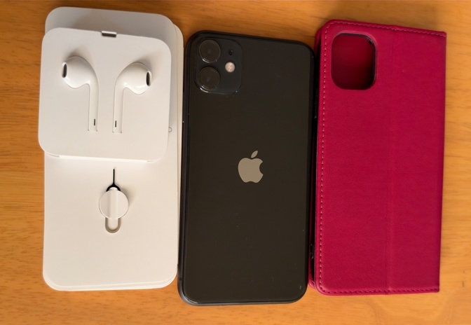 iPhone 11 64GB ブラック SIMフリー バッテリー最大容量98% 付属イヤホン付き