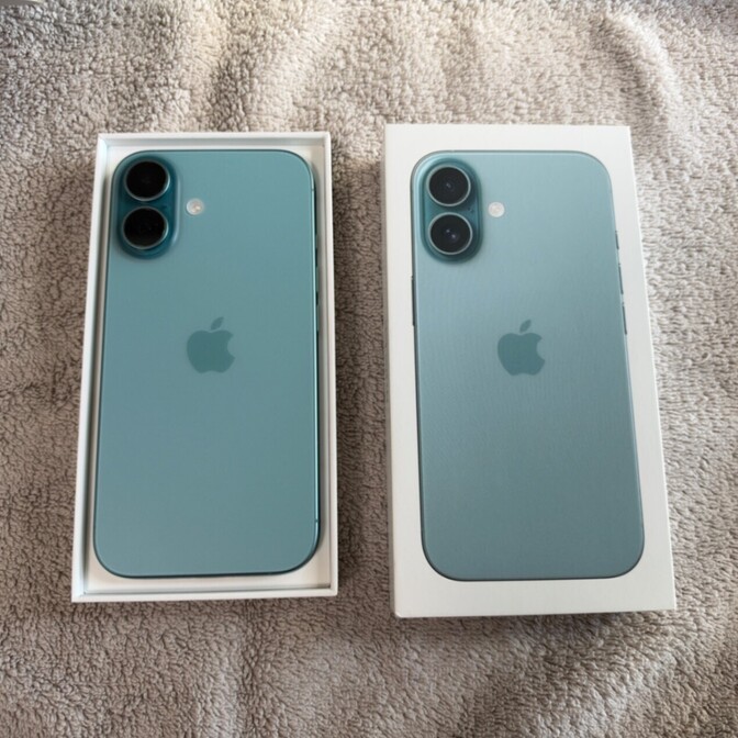 【美品】iPhone16 本体 256GB ティール　箱あり